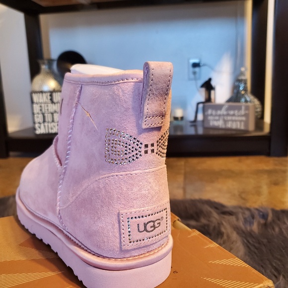 UGG Australia Womens Classic Mini Crystal Bow Boot - Picture 1 of 5